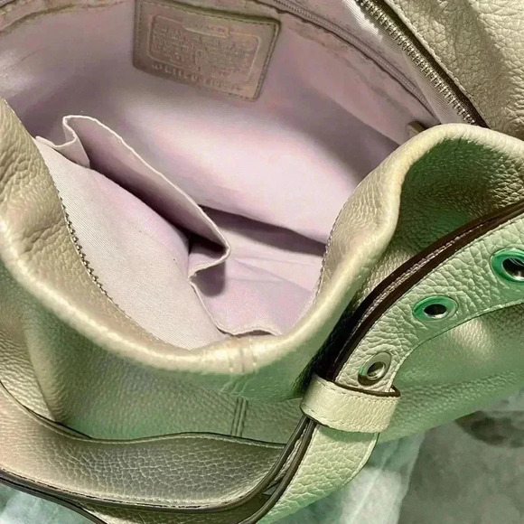 Coach pebbled leather bag. - Picture 5 of 7